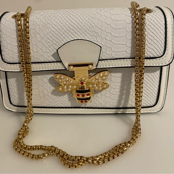 NWOT FAUX LEATHER PURSE w/ CROC DETAIL. - Picture 1 of 9